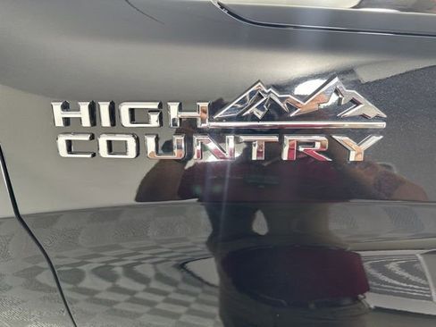 Used 2022 Chevrolet Silverado 1500 High Country w/ Technology Package AWD/4WD image 40