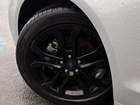 Used 2019 Ford Fusion SE w/ Equipment Group 151A FWD image 3