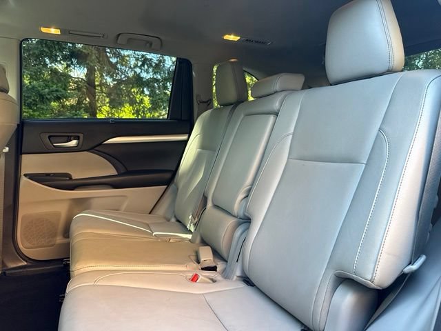Used 2018 Toyota Highlander XLE AWD/4WD image 40