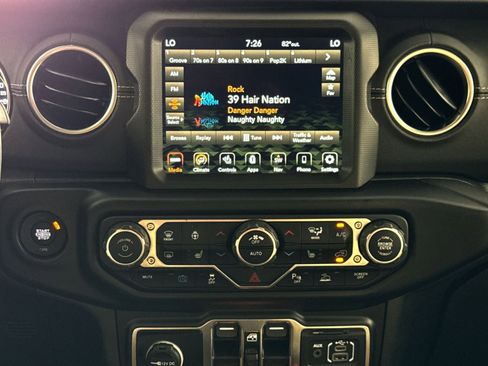 Used 2022 Jeep Wrangler Unlimited Sahara w/ Cold Weather Group AWD/4WD image 18