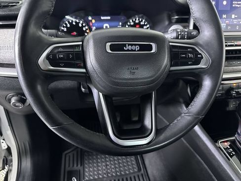 Used 2025 Jeep Compass Latitude AWD/4WD image 11