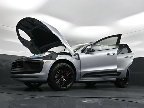 New 2024 Porsche Macan GTS AWD/4WD image 35