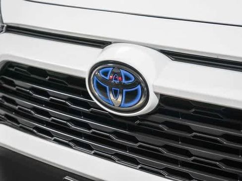 Certified 2022 Toyota RAV4 LE image 9