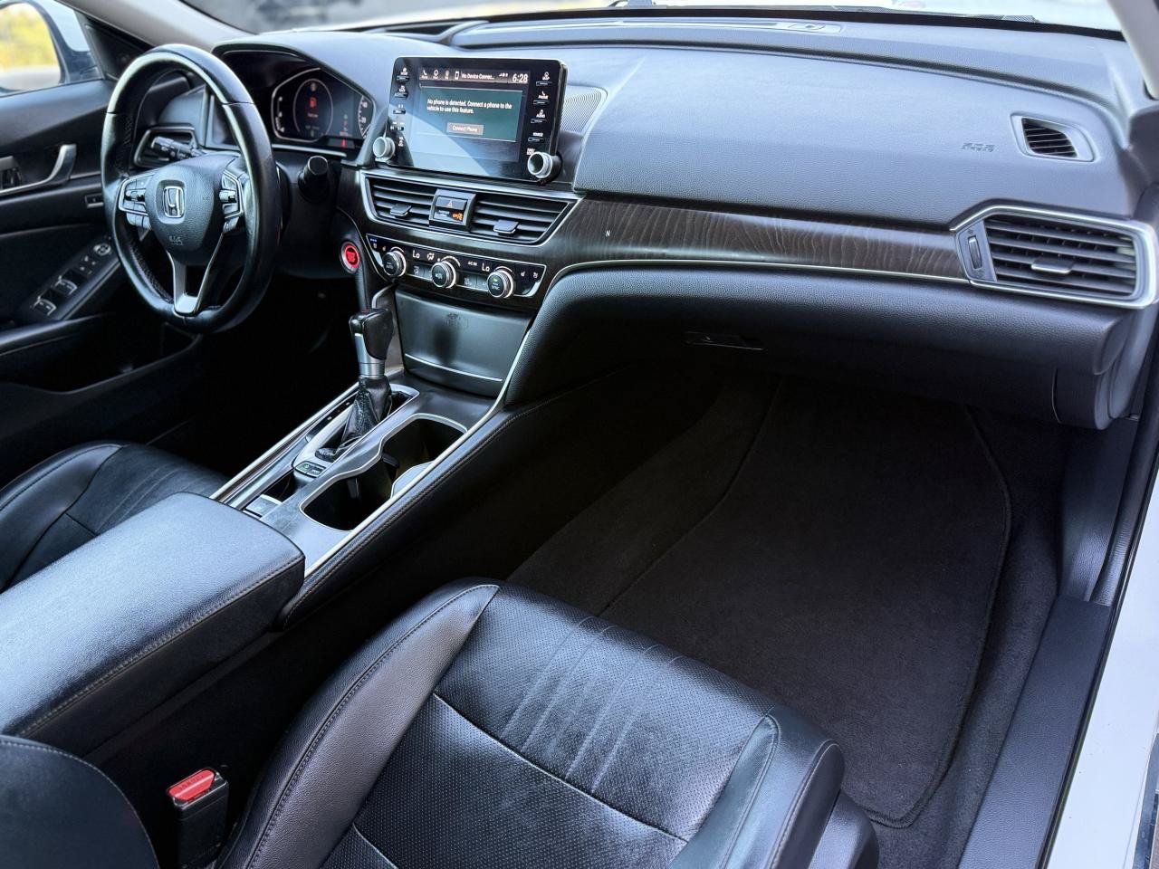 Used 2018 Honda Accord Touring image 16