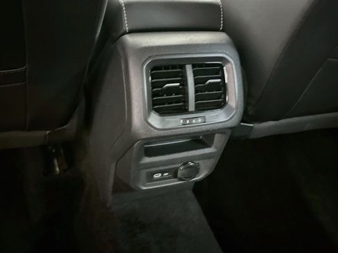 Used 2024 Volkswagen Tiguan SE AWD/4WD image 27