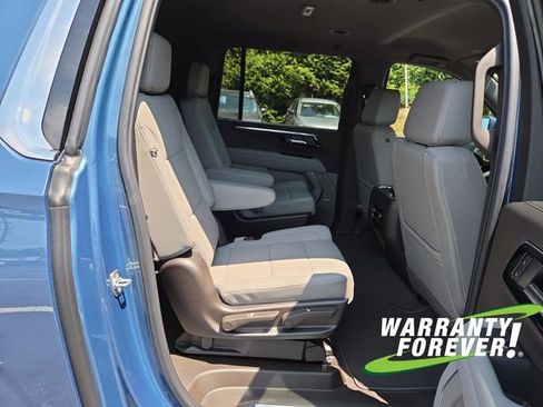 New 2026 Chevrolet Suburban LT w/ Comfort Package AWD/4WD image 16