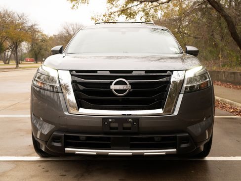 Used 2023 Nissan Pathfinder SL w/ SL Premium Package image 3