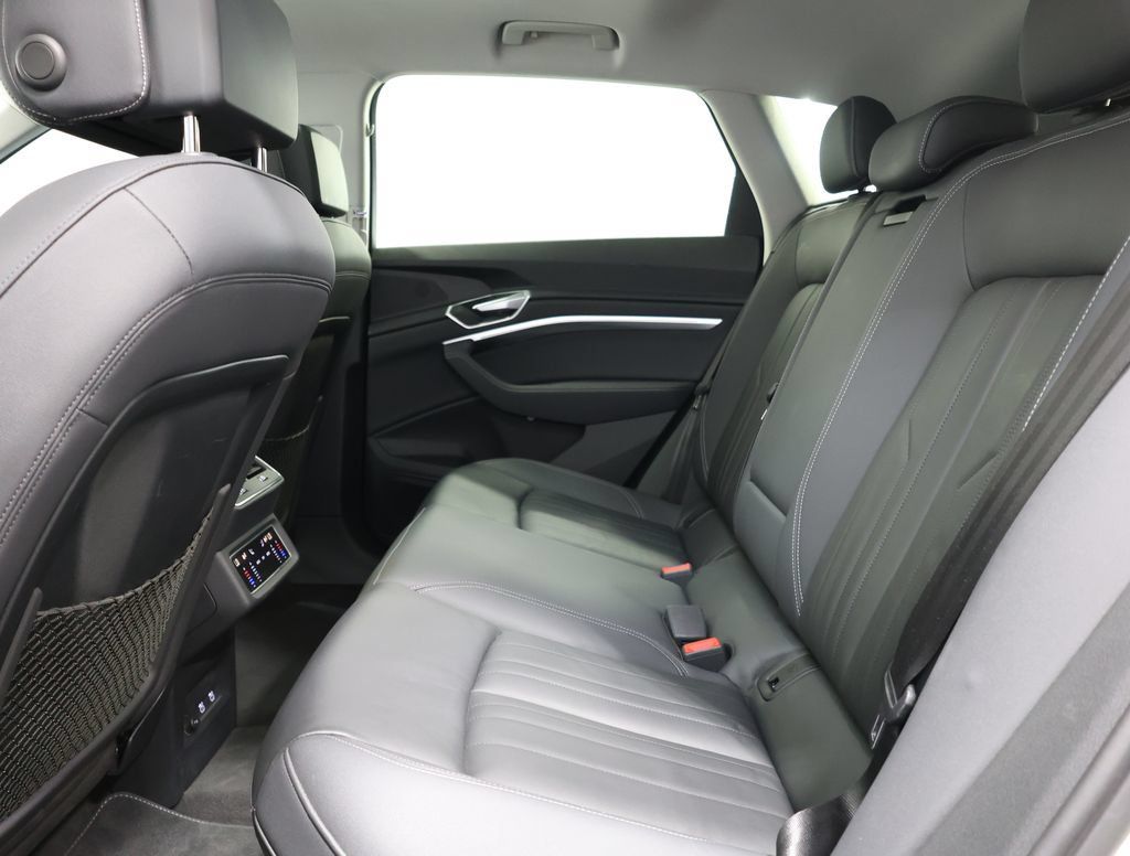 Used 2021 Audi e-tron Premium w/ Convenience Plus Package AWD/4WD image 27