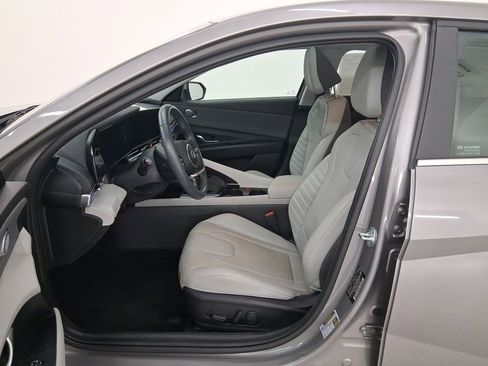 Used 2023 Hyundai Elantra Limited image 5