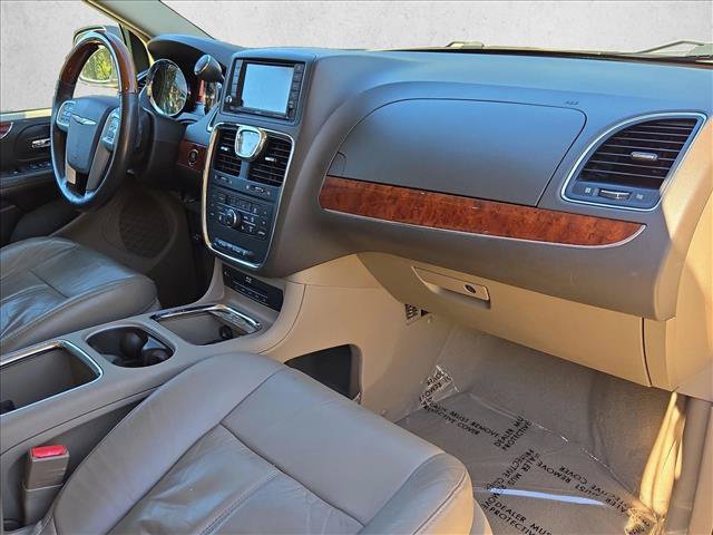 Used 2013 Chrysler Town & Country Limited w/ Luxury Group FWD image 23