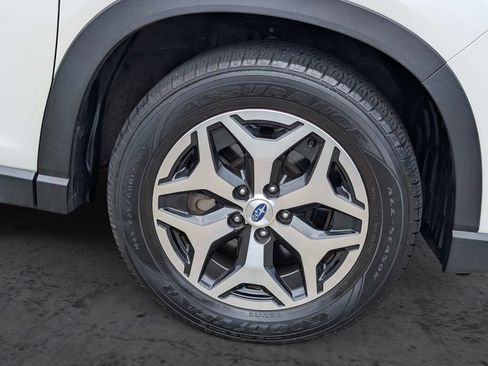 Used 2020 Subaru Forester Premium AWD/4WD image 6