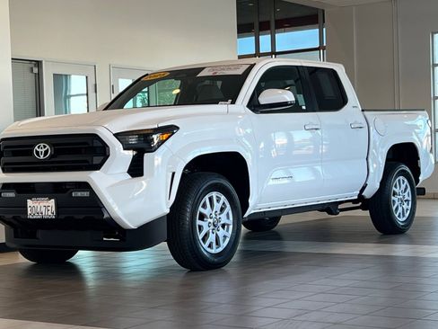 Certified 2025 Toyota Tacoma SR5 image 8