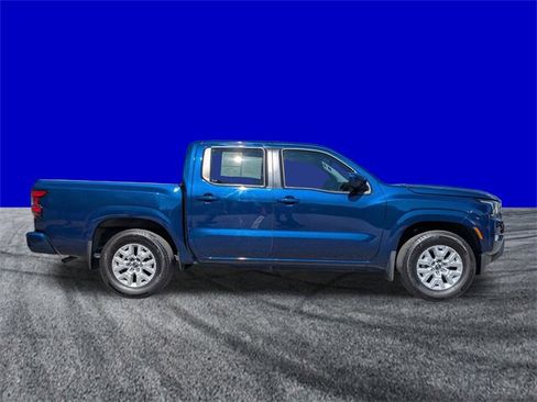 Used 2022 Nissan Frontier SV image 3