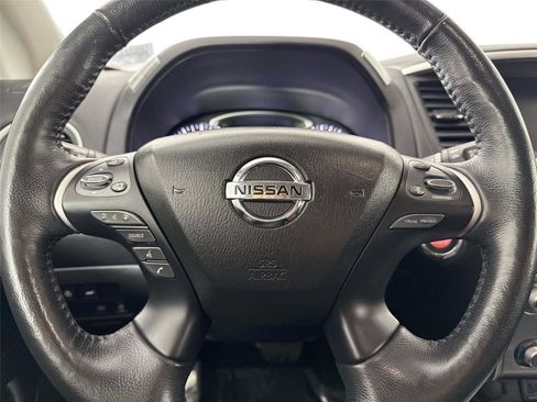 Used 2019 Nissan Pathfinder SL image 17