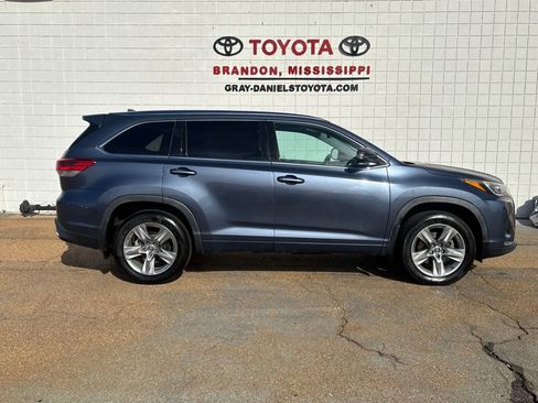 Used 2019 Toyota Highlander Limited image 1
