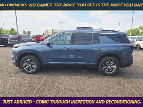 Used 2025 Chevrolet Traverse LT FWD image 4