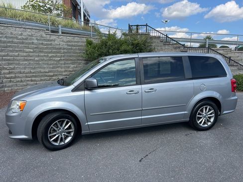 Used 2017 Dodge Grand Caravan SE image 24