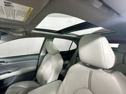Used 2018 Toyota Camry XSE FWD image 25