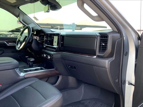 Used 2024 GMC Sierra 1500 SLT image 18