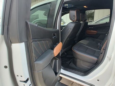 Used 2024 GMC Canyon AT4 w/ AT4 Premium Package AWD/4WD image 14