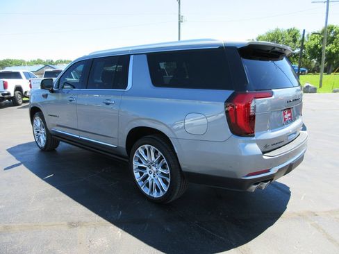 Certified 2025 GMC Yukon XL Denali w/ Denali Reserve Package AWD/4WD image 10