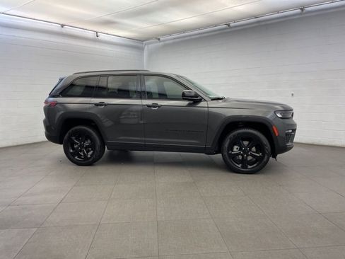 New 2025 Jeep Grand Cherokee Limited w/ Black Appearance Package image 2