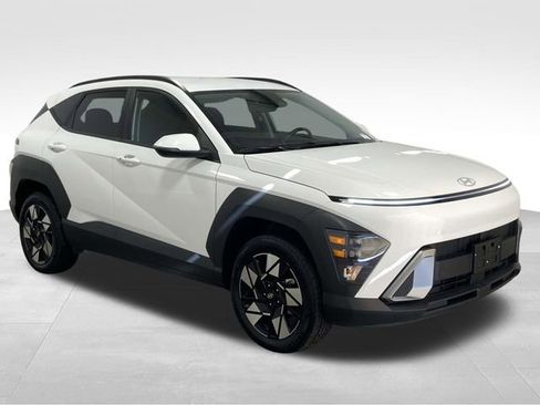 Used 2024 Hyundai Kona SEL image 3