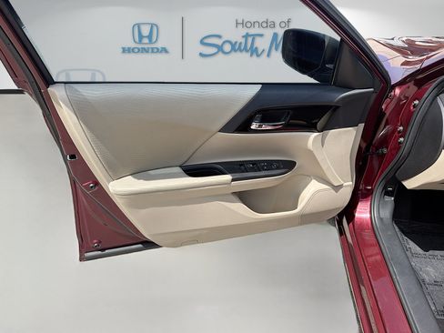 Used 2017 Honda Accord LX image 19