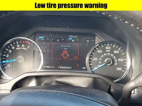 Used 2015 Ford F150 Lariat image 14