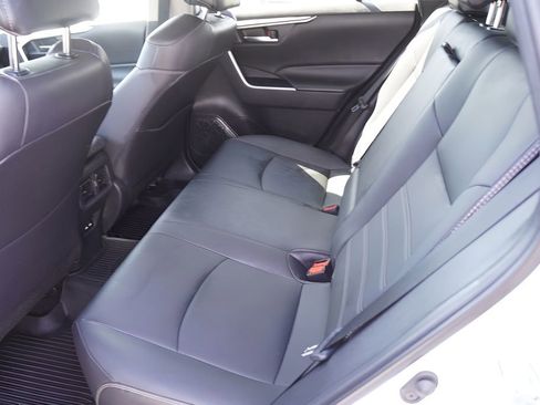 Used 2021 Toyota RAV4 XLE Premium image 12