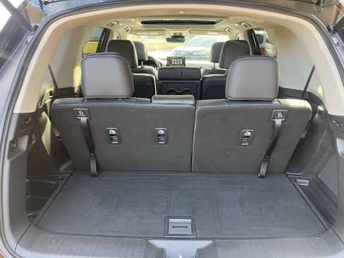 Used 2025 Honda Pilot Elite image 40