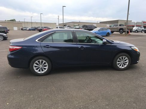 Used 2015 Toyota Camry LE FWD image 7