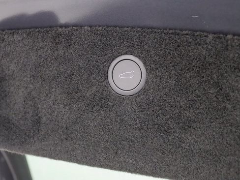 Used 2022 Tesla Model X image 38