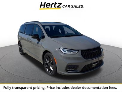 Used 2025 Chrysler Pacifica Limited