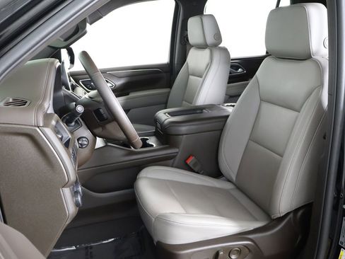 Used 2024 Chevrolet Tahoe Z71 w/ Luxury Package AWD/4WD image 34