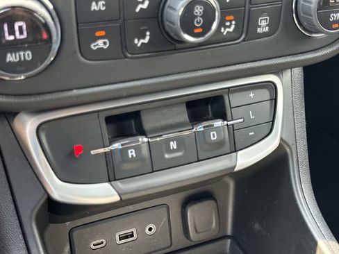 Certified 2023 GMC Terrain SLE w/ Driver Convenience Package AWD/4WD image 15