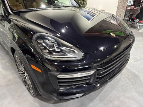 Used 2015 Porsche Cayenne Turbo image 31