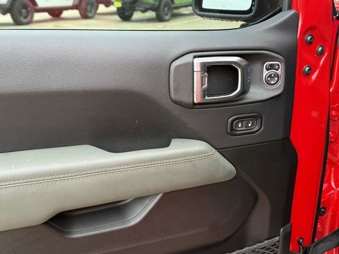 New 2025 Jeep Gladiator Mojave w/ Convenience Group AWD/4WD image 13