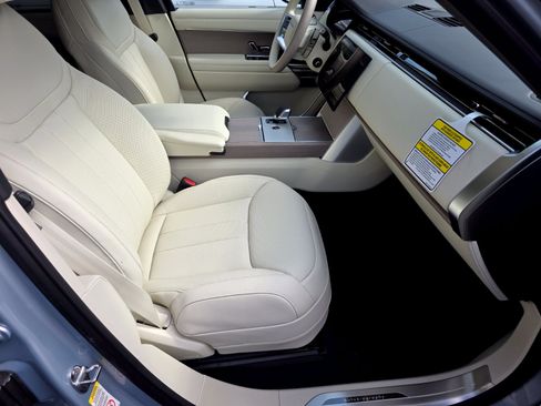 New 2026 Land Rover Range Rover Autobiography AWD/4WD image 3