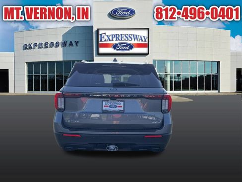 Used 2025 Ford Explorer Active AWD/4WD image 7