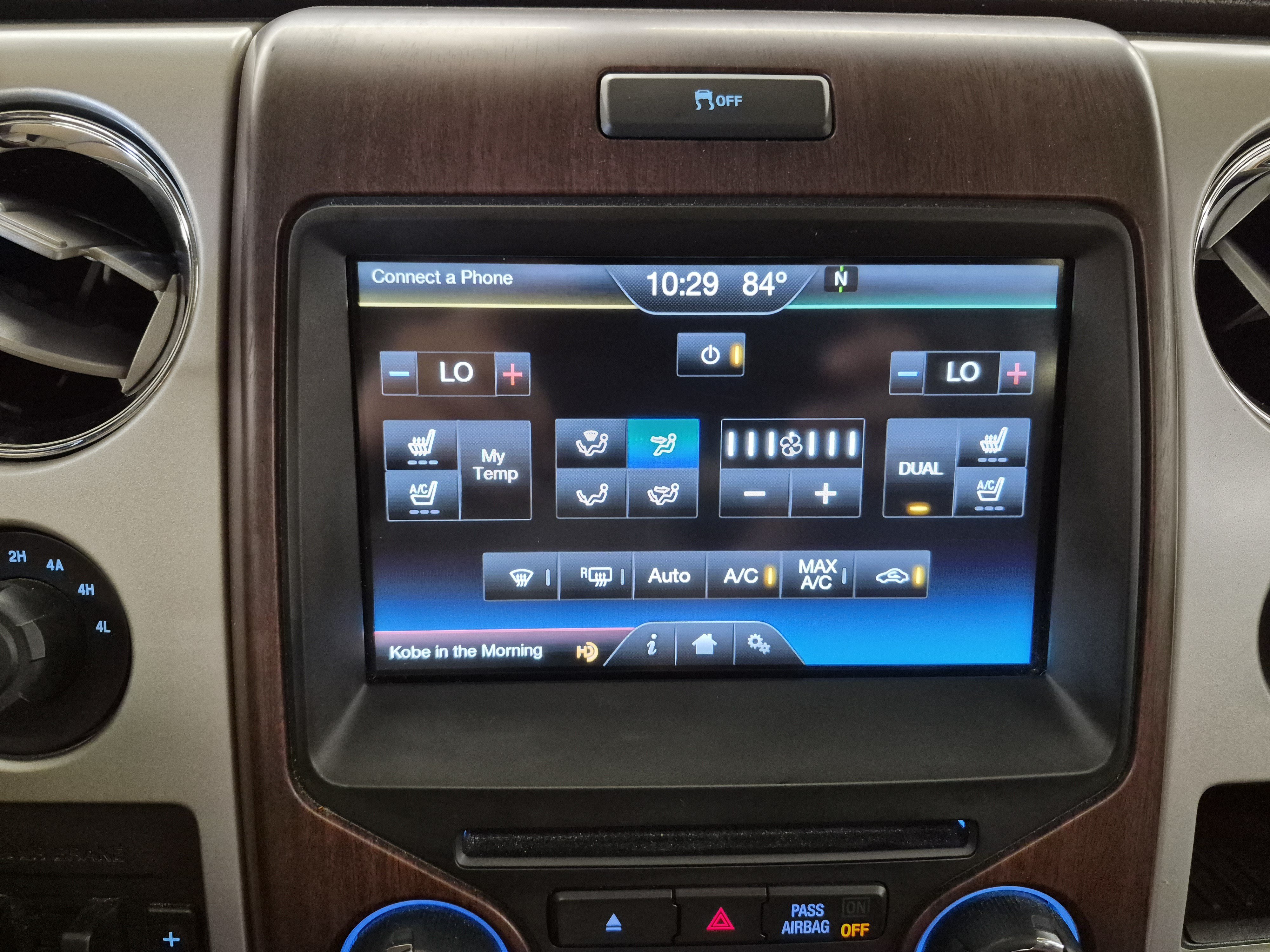 Used 2014 Ford F150 King Ranch w/ King Ranch Luxury Package AWD/4WD image 39