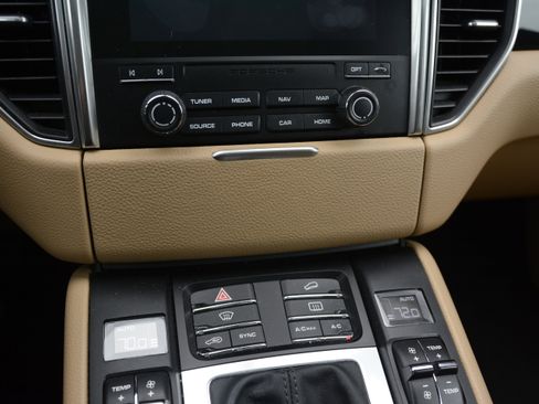 Used 2018 Porsche Macan S AWD/4WD image 22