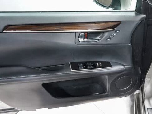 Used 2018 Lexus ES 350 w/ Luxury Package w/Wood Trim image 22