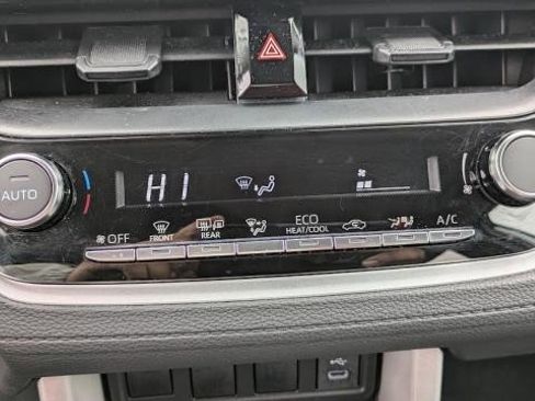 Used 2025 Toyota Corolla Cross LE image 11