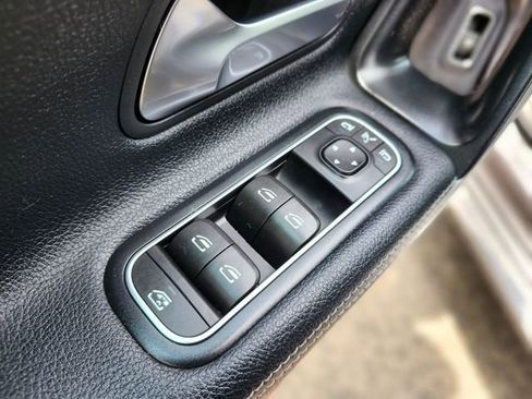 Used 2022 Mercedes-Benz CLA 250 4MATIC image 17
