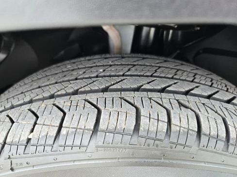 Used 2024 Mercedes-Benz EQB 300 4MATIC image 8