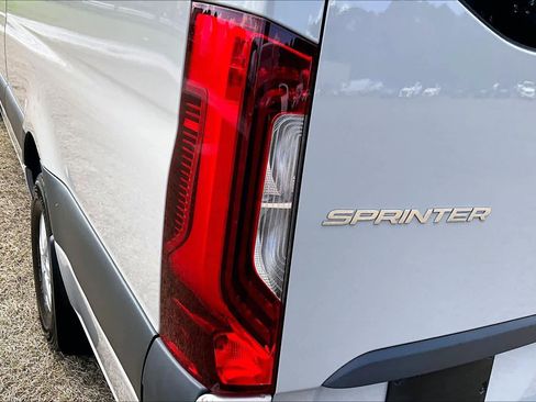 Used 2024 Mercedes-Benz Sprinter 2500 image 29