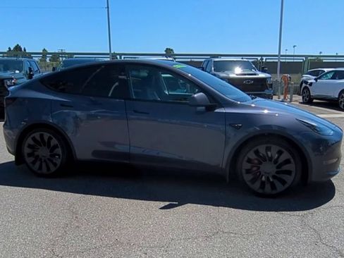 Used 2023 Tesla Model Y Performance AWD/4WD image 9