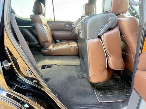 Used 2017 INFINITI QX80 Limited w/ All Season Package image 32