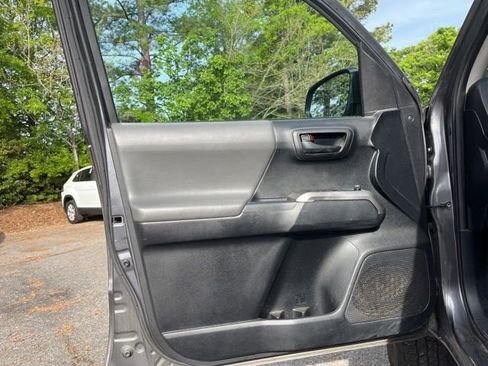 Used 2017 Toyota Tacoma SR5 w/ Tow Package RWD image 20